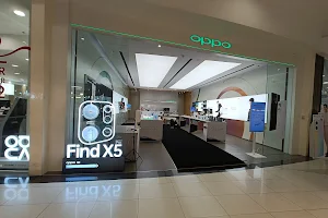 OPPO Experience Store Fashion Island by Lake Com image