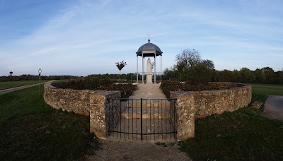 Statue de la Madone à Removille