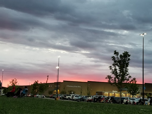 Shopping Mall «Meadowdale Shopping Center», reviews and photos, 100 W Mall Dr, Carpentersville, IL 60110, USA