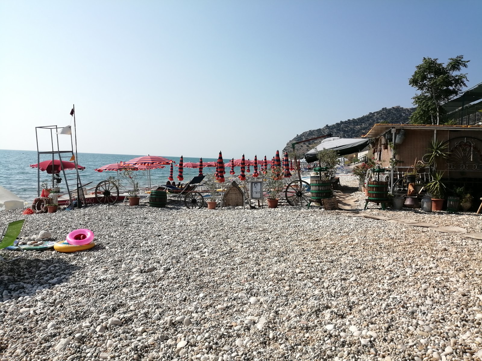 Foto de Spiaggia di Piana di Mattinata con agua cristalina superficie