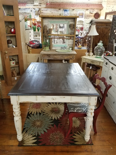 Antique Furniture Store «Jarfly Antique Market», reviews and photos, 47 Railroad Ave, Jefferson, GA 30549, USA