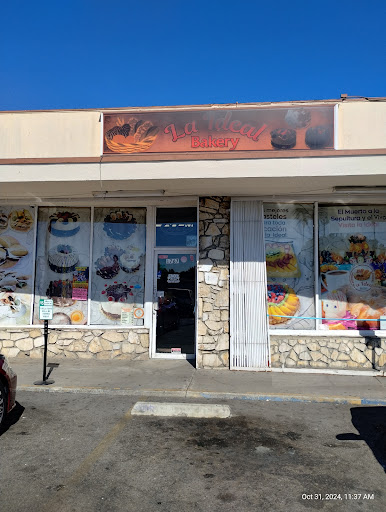 La Ideal Bakery