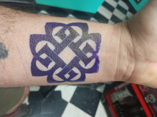 Tattoo Shop «Vivid Ink», reviews and photos, 2375 N Cedar St # C, Holt, MI 48842, USA