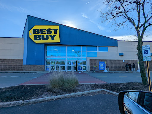 Electronics Store «Best Buy», reviews and photos, 615 E Palatine Rd, Arlington Heights, IL 60004, USA