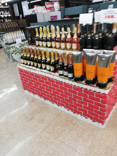 Liquor Store «Thrifty Discount Liquor & Wines #5», reviews and photos, 3101 W Bert Kouns Industrial Loop, Shreveport, LA 71118, USA