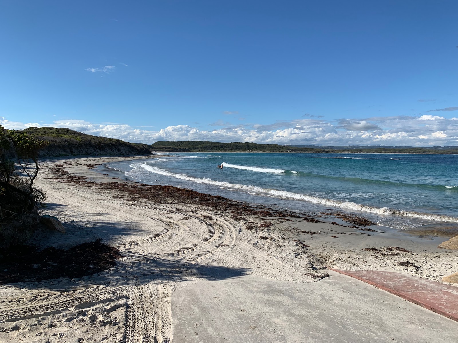 Parry Beach'in fotoğrafı düz ve uzun ile birlikte