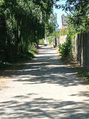 chemin de halage, tour des M de Bretagne à Laval