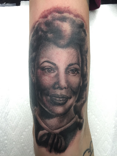 Tattoo Shop «Think Ink Tattoos», reviews and photos, 21626 Ventura Blvd, Woodland Hills, CA 91364, USA