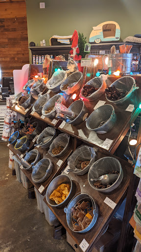 Pet Supply Store «Petapoluza Pet Supply & Grooming», reviews and photos, 114 N 36th St, Seattle, WA 98103, USA