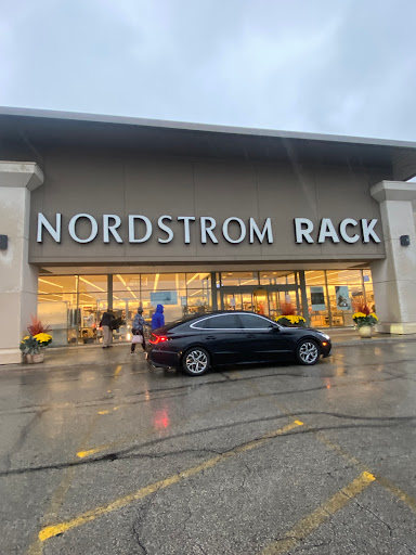 Department Store «Nordstrom Rack The Shops at Oak Brook Place», reviews and photos, 2155 22nd St, Oak Brook, IL 60523, USA