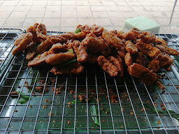 ร้านกล้วยทอดป้าอู๊ด ตรงข้ามปากซอยบุใยใบ