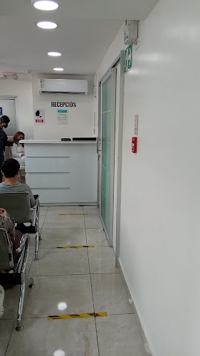 Opiniones de Clínica Ecuadental Prestador IESS en Guayaquil - Dentista