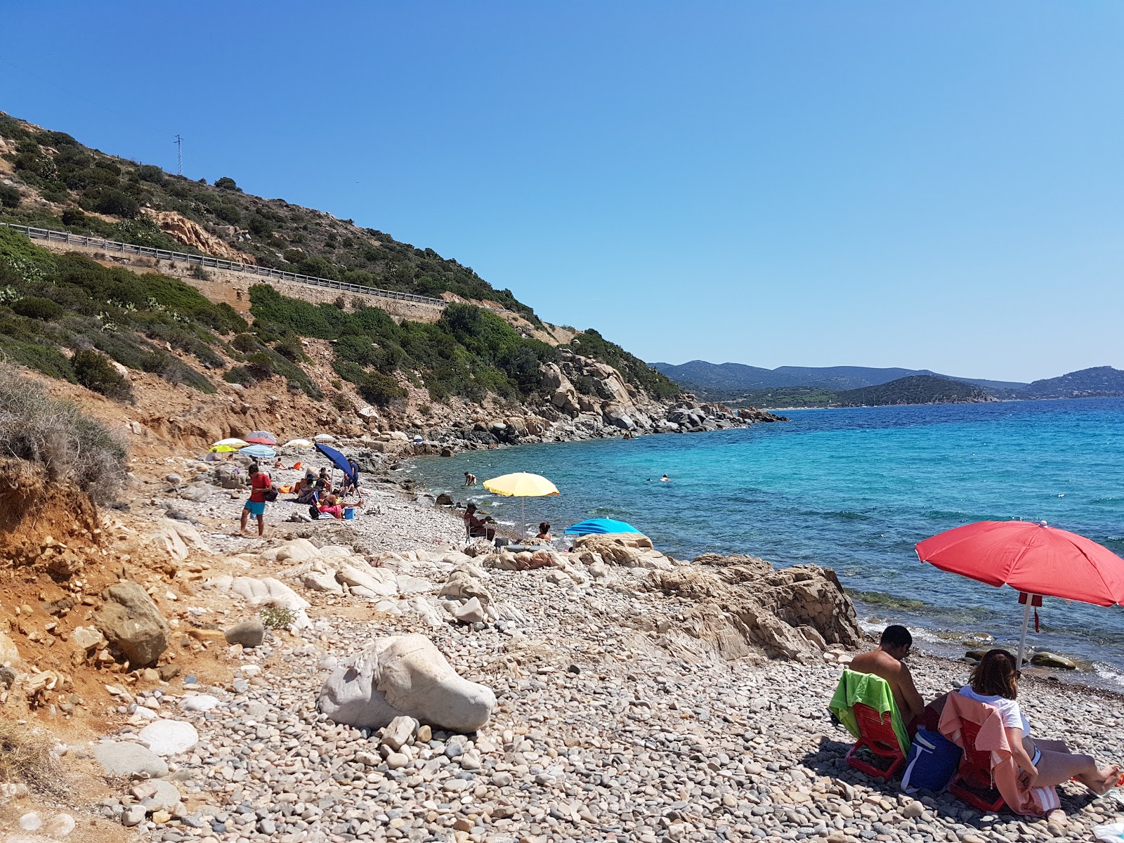 Photo de Cala Regina avec l'eau cristalline de surface