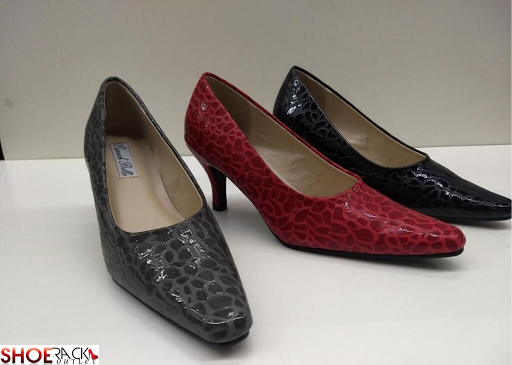 Shoe Store «Shoe Rack Outlet», reviews and photos, 26069 Hoover Rd, Warren, MI 48089, USA