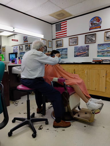 Barber Shop «Woodlake Barber Shop», reviews and photos, 2537 S Gessner Rd #101, Houston, TX 77063, USA