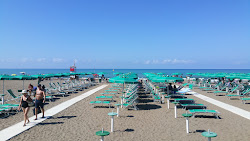 Fotografie cu Spiaggia di Marina di Castagneto zonele de facilități