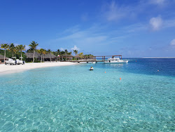 Foto von Huruvalhi Island Strand und die siedlung