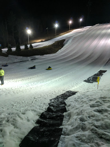 Resort «White Lightning Snowtubing at the Fernwood Winter Fun Center», reviews and photos, 124 Golf Dr #2, East Stroudsburg, PA 18302, USA