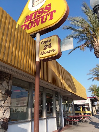Miss Donuts, 832 W Whittier Blvd, Montebello, CA 90640, USA, 