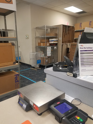 Print Shop «FedEx Office Print & Ship Center», reviews and photos, 908 Springfield Commons Dr, Raleigh, NC 27609, USA