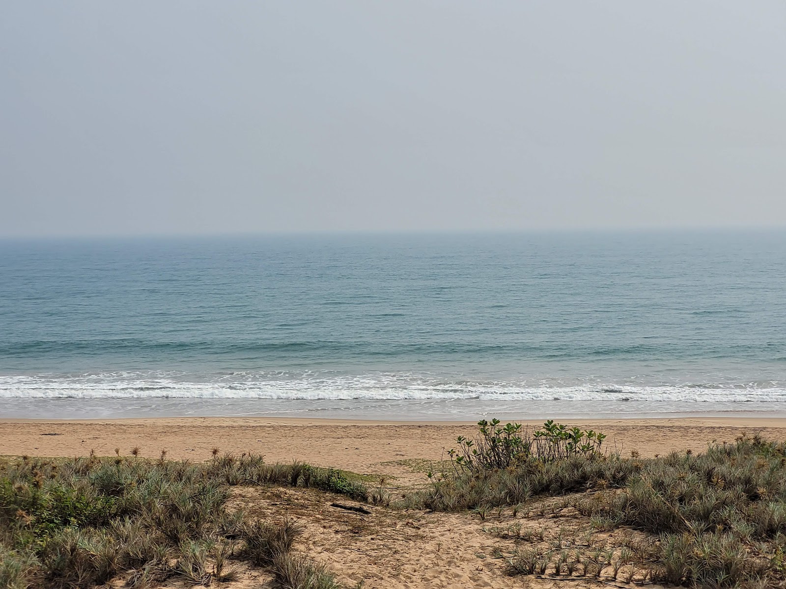 Naba Beach的照片 带有长直海岸