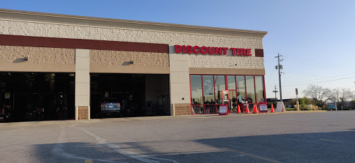 Discount Tire Store - Urbandale, IA, 4300 Merle Hay Rd, Des Moines, IA 50310, USA, 