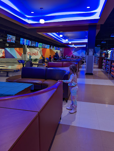 Round 1 Bowling and Amusement image 5