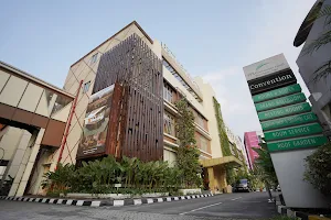 IPB Convention Hotel Botani Square image