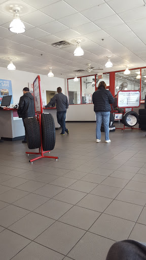 Tire Shop «Discount Tire», reviews and photos, 5505 South La Grange Road, Countryside, IL 60525, USA
