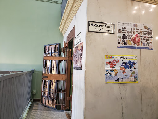 Book Vault, 105 S Market St, Oskaloosa, IA 52577, USA, 