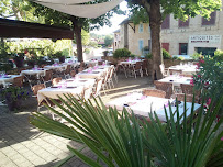 Atmosphère du Restaurant Le Petit Bourg à Pommiers - n°3