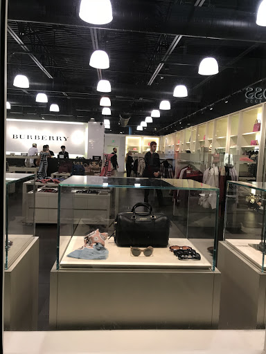 Clothing Store «Burberry Outlet», reviews and photos, 8200 Vineyard Dr, Orlando, FL 32821, USA