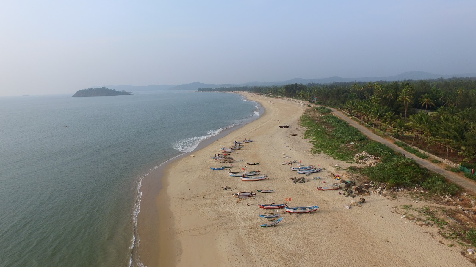 Photo de Majali Beach et le règlement