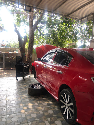 Garage sửa chữa ôtô Phước Tân