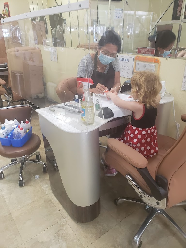 Happy Nails & Spa 95320