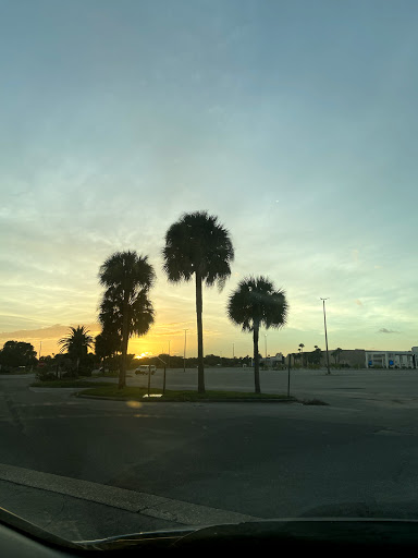 Shopping Mall «Lake Village Shopping MallKitchengaets», reviews and photos, 10601 US-441, Leesburg, FL 34788, USA