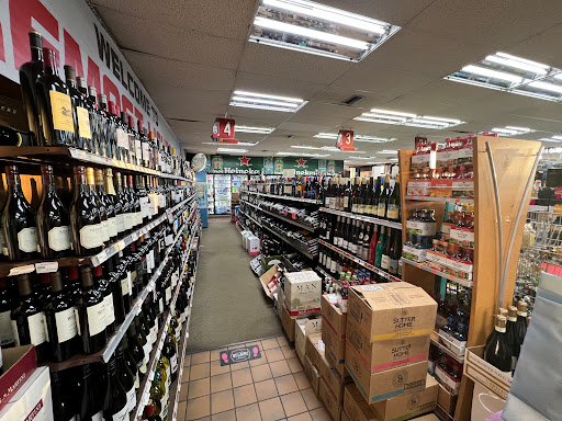 Liquor Store «Foremost Liquor Store», reviews and photos, 1141 Lee St, Des Plaines, IL 60016, USA