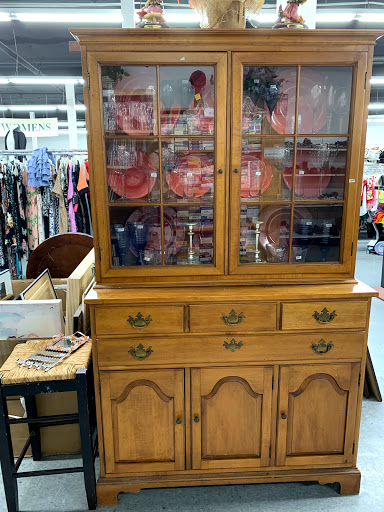 Thrift Store «Hope of the Valley Rescue Mission Thrift Store», reviews and photos, 18167 Chatsworth St, Granada Hills, CA 91344, USA