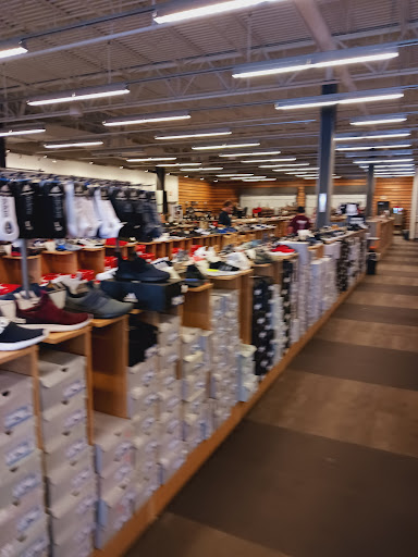 Shoe Store «DSW Designer Shoe Warehouse», reviews and photos, 6971 Grand Ave, Gurnee, IL 60031, USA