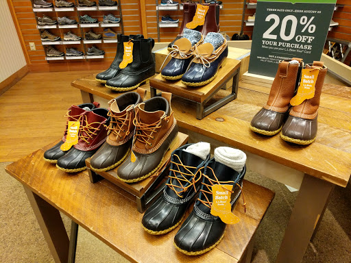 Clothing Store «L.L. Bean», reviews and photos, 6 Wayside Rd, Burlington, MA 01803, USA