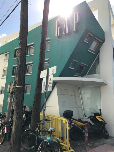 Clothing Store «Gap», reviews and photos, 673 Collins Ave, Miami Beach, FL 33139, USA