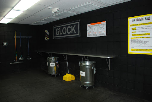 Jewelry Store «Universal Jewelry Pawn & Gun Range», reviews and photos, 990 W Brandon Blvd, Brandon, FL 33510, USA