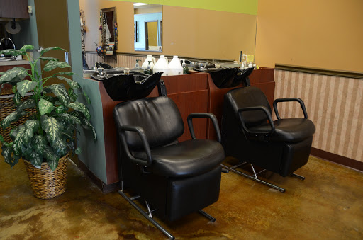 Beauty Salon «The Cutting Edge Salon», reviews and photos, 811 N 12th St, Murray, KY 42071, USA
