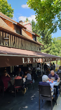 Atmosphère du Restaurant français Restaurant Le Pot d'Étain à Manerbe - n°2