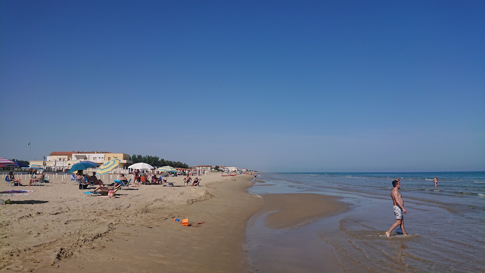 Foto van Spiaggia di Torre Mileto - populaire plek onder ontspanningskenners