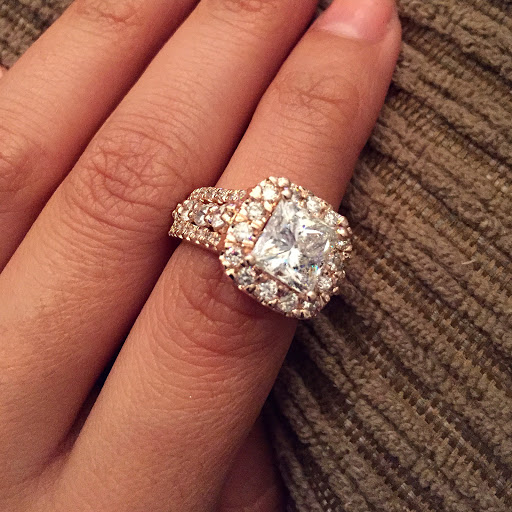 Jewelry Store «Jean Pierre Jewelers», reviews and photos, 21400 Ventura Blvd, Woodland Hills, CA 91364, USA