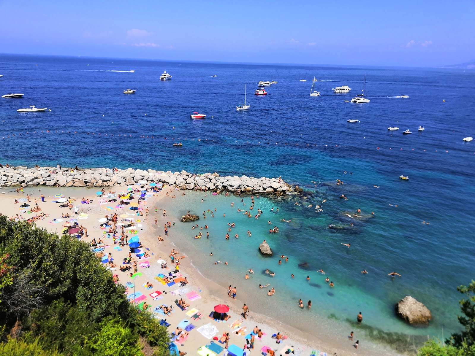 Foto von Cala Grande mit heller sand&kies Oberfläche