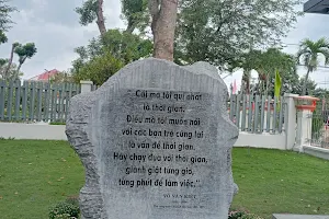 Monument late Prime Minister Vo Van Kiet image