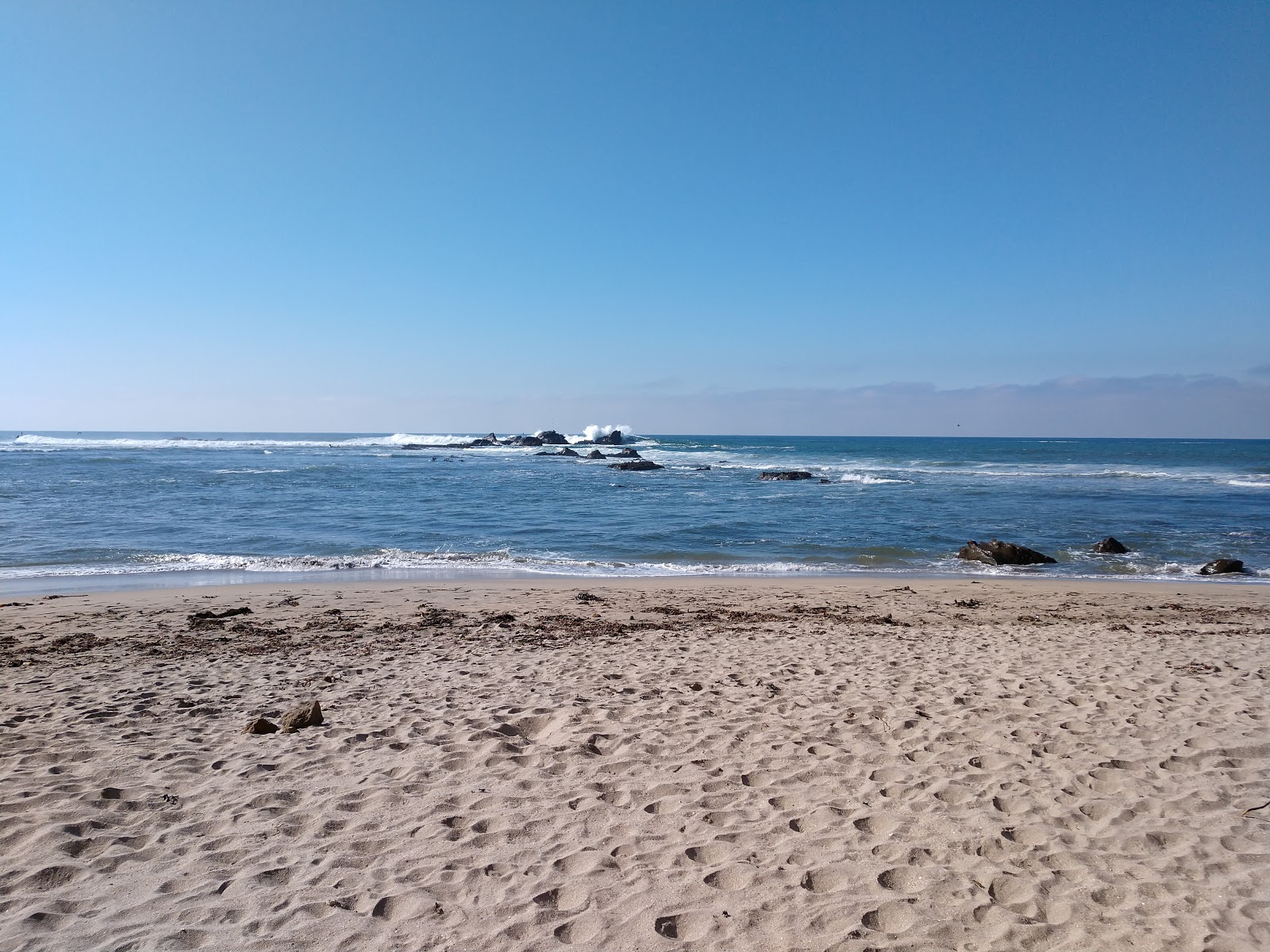 Foto von Mavericks Beach mit geräumiger strand