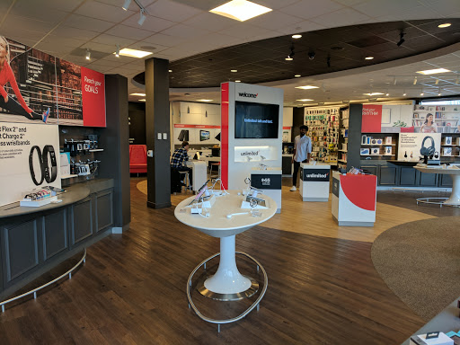 Cell Phone Store «Verizon», reviews and photos, 1621 Boston Post Rd, Milford, CT 06460, USA